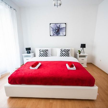 Bright And Modern 1Bdr Apartment In The Center 塞拉耶佛 外观 照片