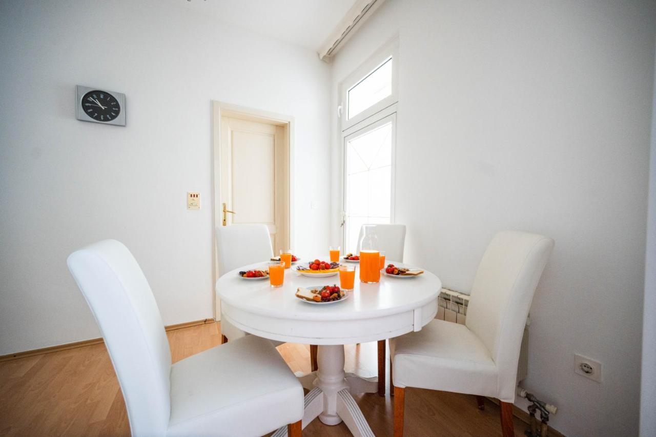 Bright And Modern 1Bdr Apartment In The Center 塞拉耶佛 外观 照片