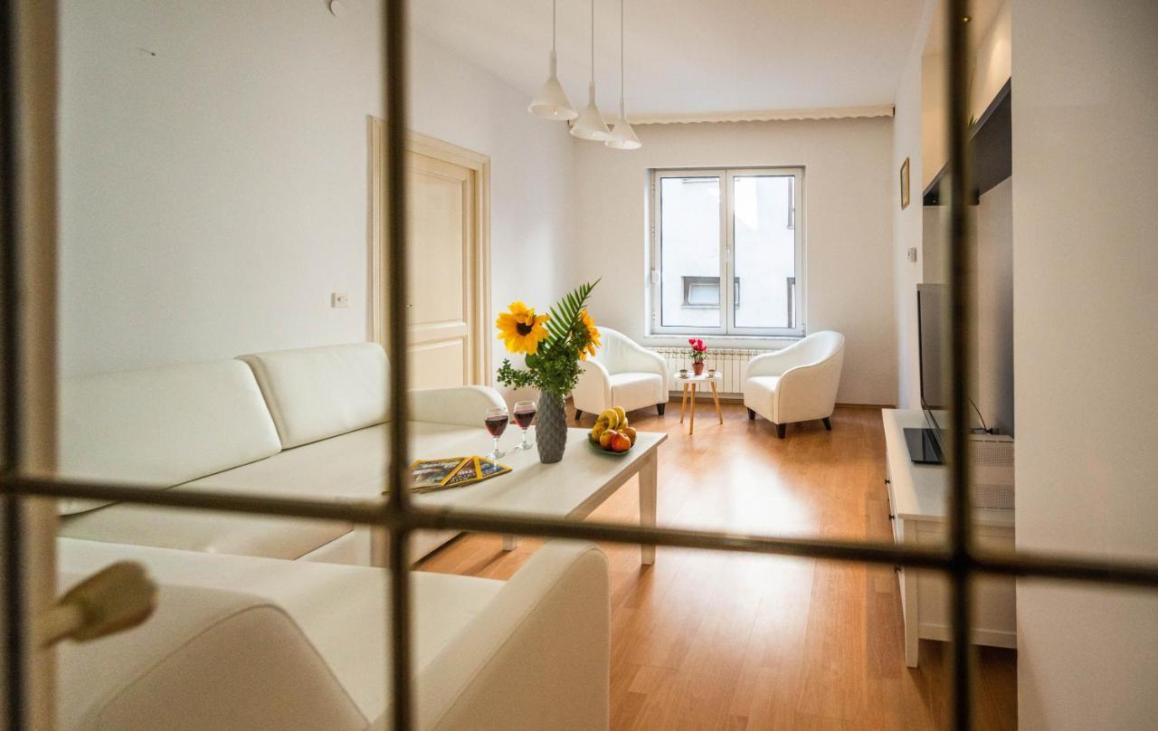 Bright And Modern 1Bdr Apartment In The Center 塞拉耶佛 外观 照片