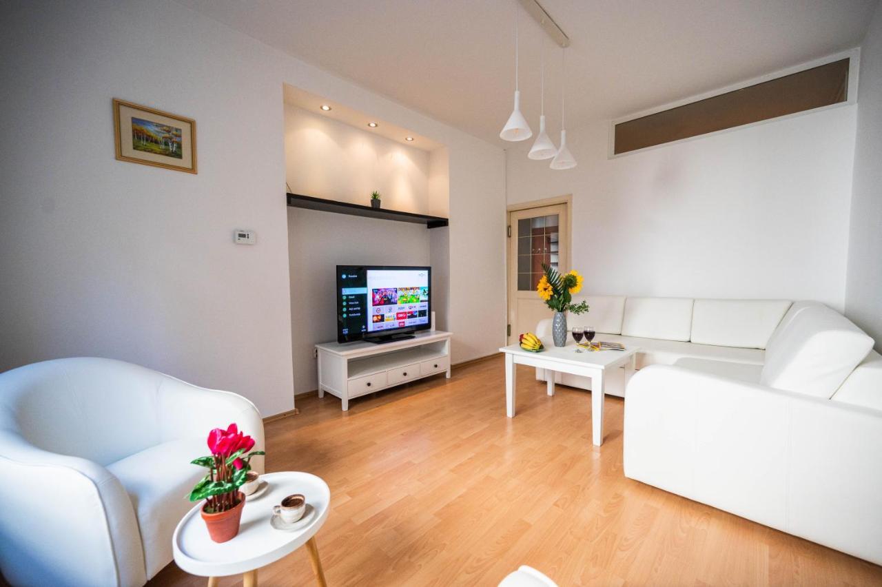 Bright And Modern 1Bdr Apartment In The Center 塞拉耶佛 外观 照片