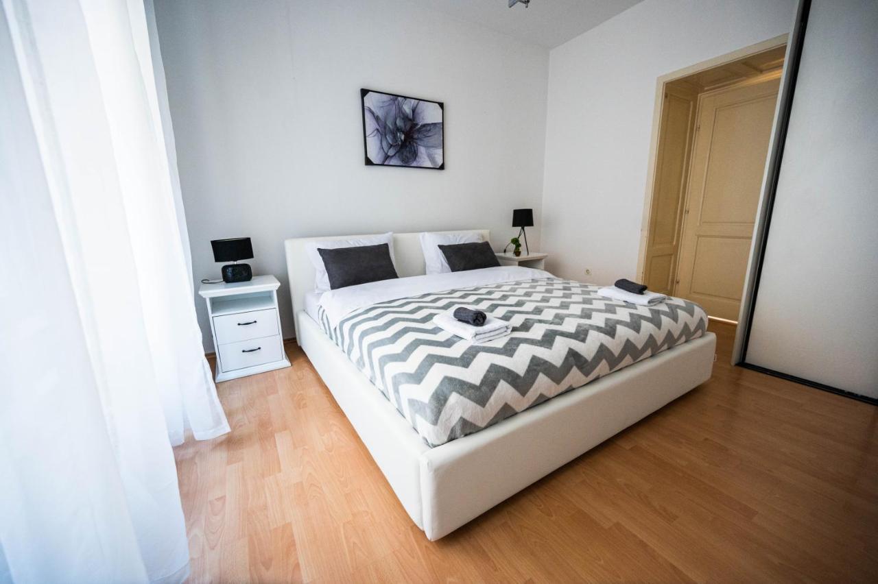 Bright And Modern 1Bdr Apartment In The Center 塞拉耶佛 外观 照片
