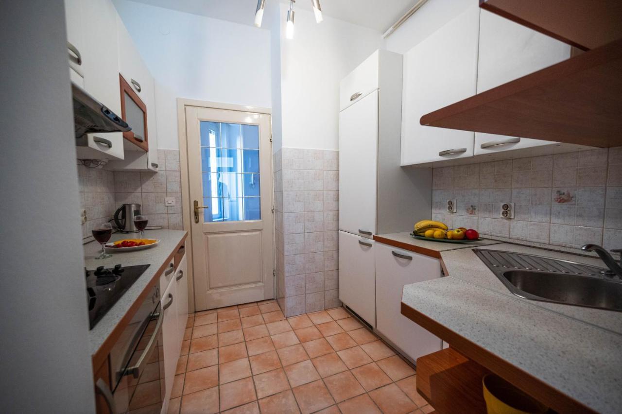 Bright And Modern 1Bdr Apartment In The Center 塞拉耶佛 外观 照片