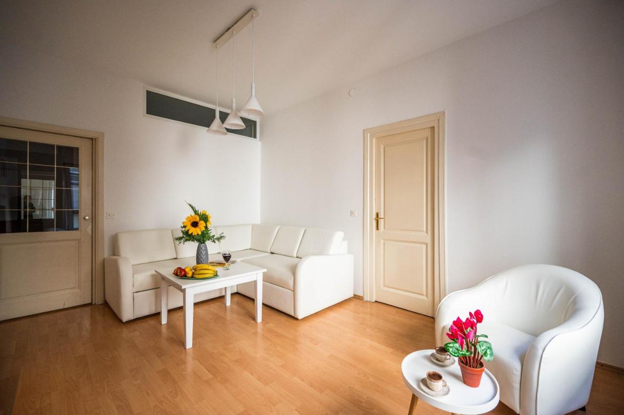 Bright And Modern 1Bdr Apartment In The Center 塞拉耶佛 外观 照片